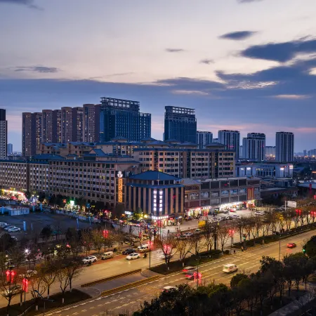 Fanju Hotel (Xi'an Epanggong South Metro Station, Jiu Jiu Da Qin Branch) Отели рядом с достопримечательностью «Горячая Источники Большого Цзян»