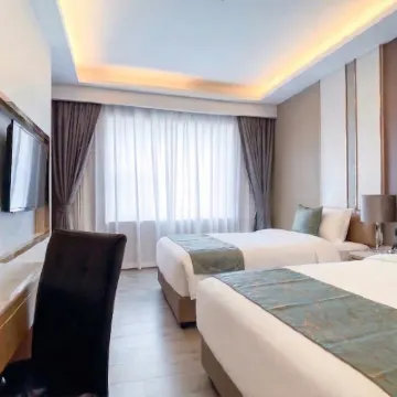 Enrich Grand Hotel Hoteles cerca de Crystal Design Center (CDC)