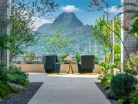 Rezen Chaokong Hotel (Guilin Elephant Trunk Hill Scenic Area Two Rivers and Four Lakes) Hotels near Xiufeng