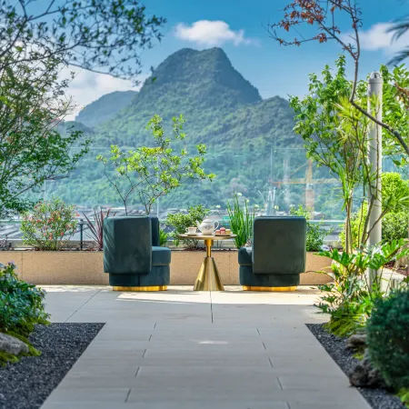 Rezen Chaokong Hotel (Guilin Elephant Trunk Hill Scenic Area Two Rivers and Four Lakes)