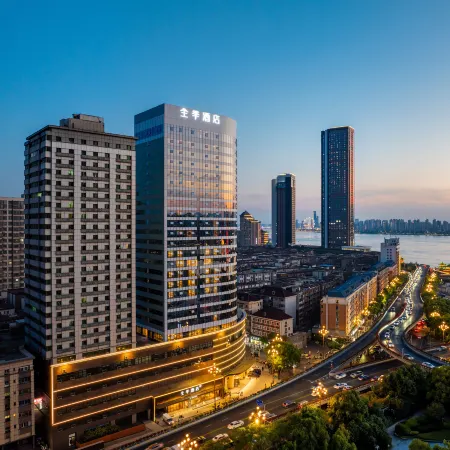 JI Nanchang Tengwang Pavilion Bayi Bridge River View Hotel