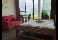 BambooBeachvilla2 AC NewOceanfront POOLsunsetview garden kitchen SATELLITE Starlink WI-FI Hotels in 
