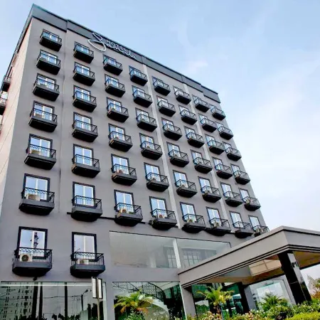 Samala Hotel Jakarta Cengkareng Отели рядом с достопримечательностью «Мол Таман Палем»