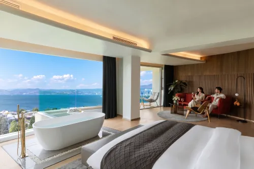 Water flows in moon Hotel - Sea View