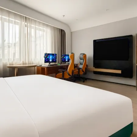 Yaxin E-Sports Hotel (Julong Lake Red Star Macalline)