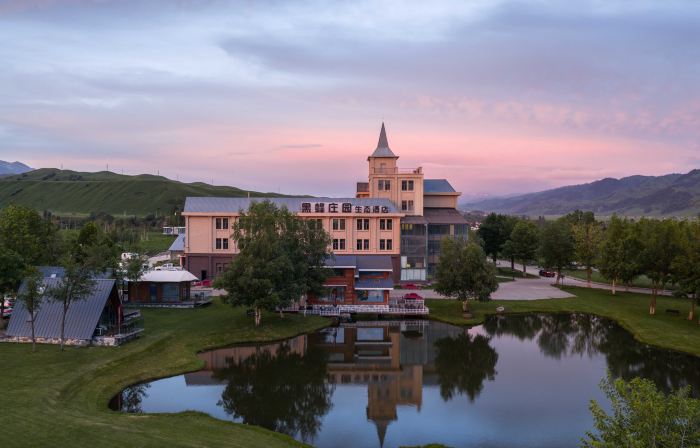 Yili Black Bee Manor Eco Hotel