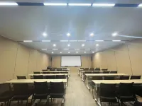Urban Garden Hotel (Yanling County Lingnan Bus Station) - parking