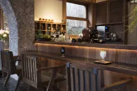 Chengjiang Chiliu Full Lakeview Boutique Stay (Fuxian Lake Xiaowan Village) - bar