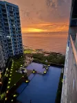 Modern Boutique Seaview Sunset 1BR with 2 Infinity Pools Next to Okada Airports MOA - Parvekkeita