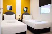 Stallionz Premium Suites - شرفة
