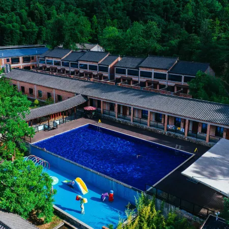 Chizhou Red Monograph Resort Hotel (Jiuhua Tianchi)