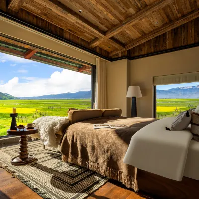 Shangri-La Yanwai · Boundless Wild | THE HORIZON Hotels near Napahai Tourism Area Dala Scenic Spot