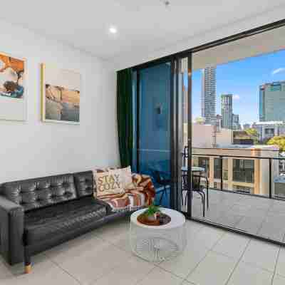 Lovely 2 Beds Apt with City View at South Brisbane Rooms