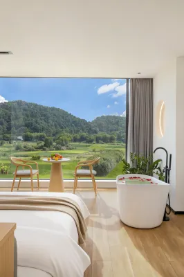Yuetianju · Qishan Wangtian Stars Audio-Visual Resort Hotel (Yangshuo Shili Gallery Yulong River) - เปิดใหม่