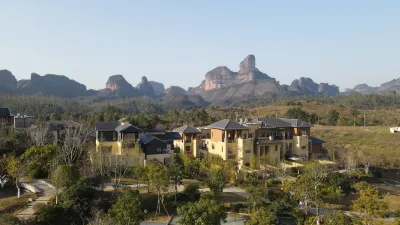 The Cloud House Hotel di Renhua County