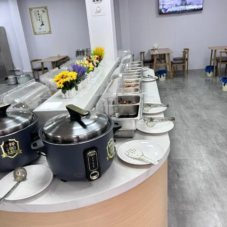 Tongbai Yun Hotel (Anqing Duxiu Avenue Greenland New Metropolis Branch)