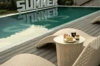 Shili Yunshe · INS Designer's Light Luxury Hot Spring Resort & B&B (Anji Yunshang Grassland Branch) - Yolcu Alma/Bırakma Hizmetleri
