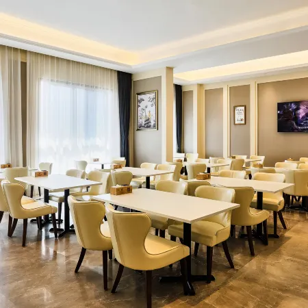 Vienna Hotel (Chongqing Yunyang Binjiang Park City Square Hotel)