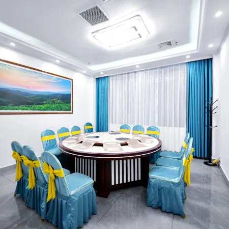 Shanshui Garden Hotel (Zhaoping Government Affairs Center)