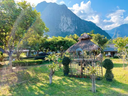 Champathong Garden Resort Отели рядом с достопримечательностью «Wat That»