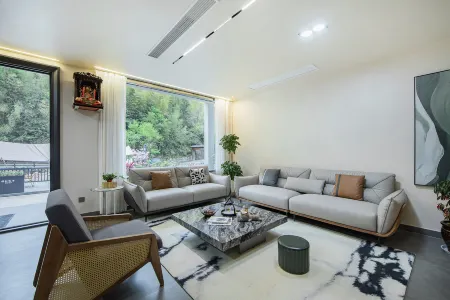 Poetry and Yuanfang·Anji·Boutique Family Coffee Pool Villa (Zhebei Grand Canyon Drifting Shop) Отели рядом с достопримечательностью «shi ling cun»