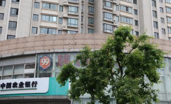 99 Hotel Chain (Shanghai South Railway Station South Plaza Branch)