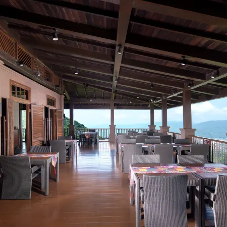 Yalong Bay Earthly Paradise Birds Nest Resort