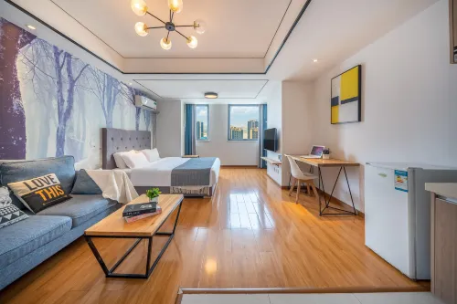 Liwan Apartment Hotel (Zhanjiang Wanda Plaza)