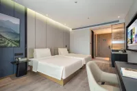 Atour Hotel Deqing High-speed Railway Station Cloud Park