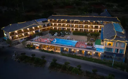 MEI LU. LAKESIDE  HOTEL Отели рядом с достопримечательностью «Modai Wangfeifu»