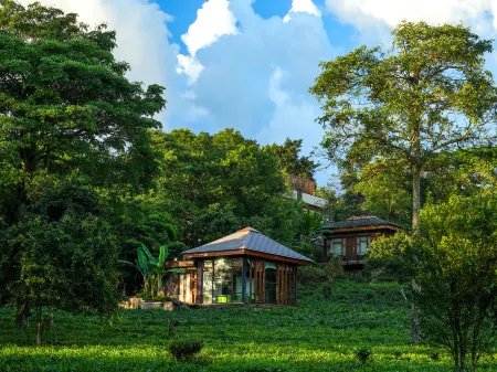 Bolian Resort & Spa Jingmai Отели рядом с достопримечательностью «The Old Bulang Ethnicity Village of Wenji»