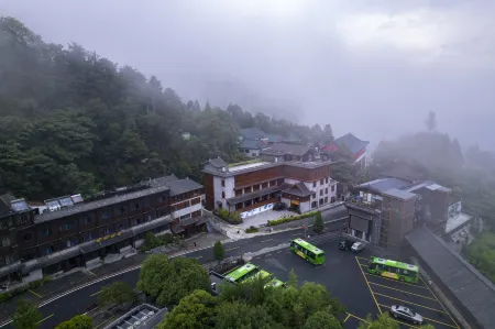 Yuansu Wudang Mountain Villa Отели рядом с достопримечательностью «Langmei Temple»