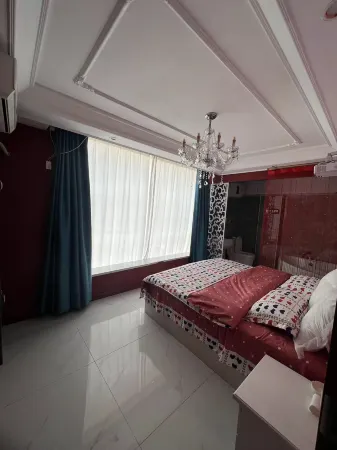 Tieling July Theme Hotel