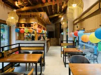 Luhe. Luoxi Valley Homestay; Hotels in Luhe