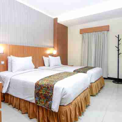 Parkside Mandarin Hotel Pekalongan Rooms