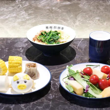 Starway Hotel (Xichang Qionghai 17° Torch Plaza)