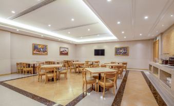 Vienna International Hotel Xiangyang Wuyue Plaza  Fifth High School