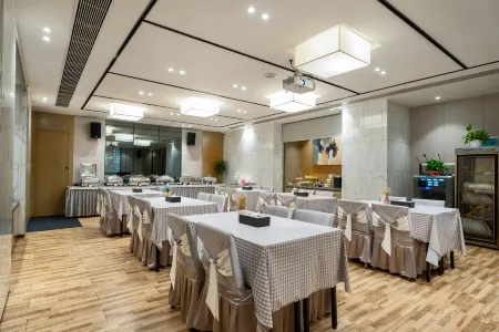 Parkgeun Hotel (Guangzhou East Station Tianhebeitianrun road)