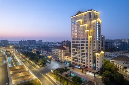 Days Inn by Wyndham Shaoxing Yuecheng, Lu Xun Native Place Отели рядом с достопримечательностью «Datong School»