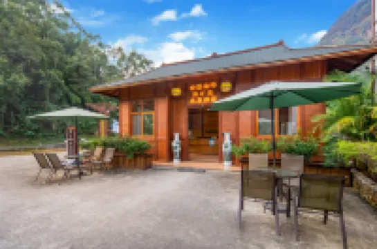 Qingxi Linpan Wenkuangquan Chalet Villa