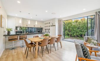 Takapuna Auckland 5-Star House Near Beach