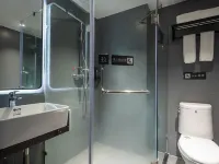 棲悅裡飯店（南寧金湖廣場埌西地鐵站店） 林里桥附近的飯店