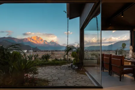 Lijiang Zaiye Snow Mountain Starry Sky Holiday Home