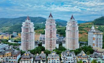 Q+ Xishuangbanna Yulin Lanshan Wangjiang Resort Hotel (Gaozhuang Starlight Night Market)