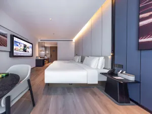 Atour Hotel Luzhou Financial Center