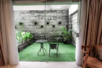 The Capital Hotel and Resort Seminyak Các khách sạn gần Villa Savvoya Seminyak Bali