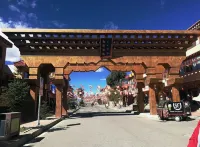 Yulong Grand Hotel (Ganzi Litang)