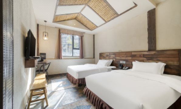 Rockland Meisu Hotel (Daocheng Yading Scenic Area Visitor Center)