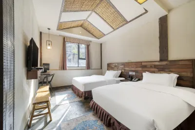 Rockland Meisu Hotel (Daocheng Yading Scenic Area Visitor Center)