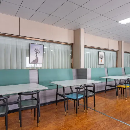 Zogang County Rezen Select Hotel